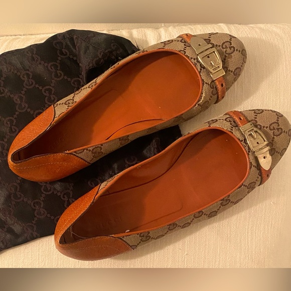 Gorgeous GUCCI Classic GG logo Flats• VINTAGE from the 90s . Size 11B - Picture 4 of 12